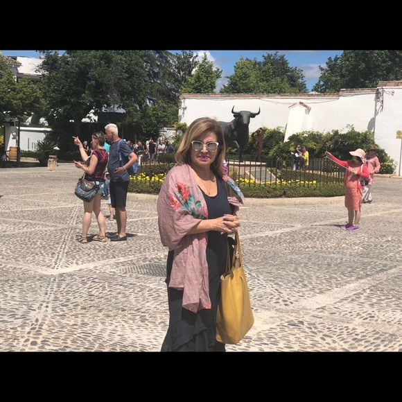 Meet your Posher, Griselda - Picture 1 of 1